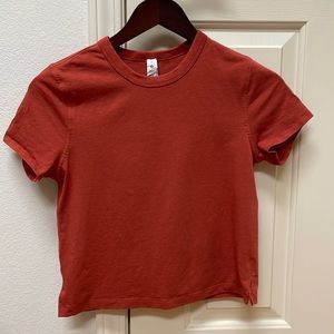 Classic fit cotton blend Lulu T in excellent condition.